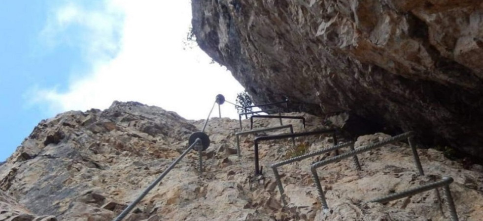 Un masso pericolante mette a rischio il percorso, la ferrata Biasin chiusa per lavori di messa in sicurezza